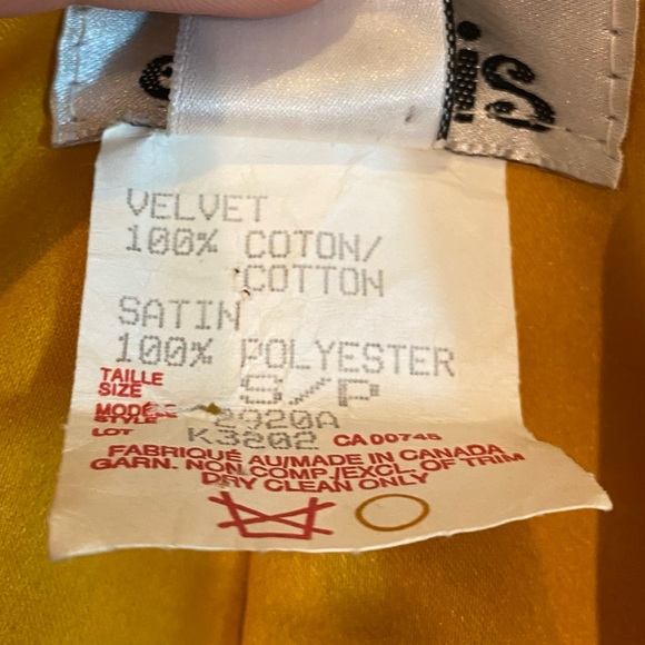 Vintage 80s J. Harris Black Velvet Opera Cloak Cape with Hood, Gothic Wicca Glam - Picture 7 of 7